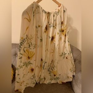 H&M sunflower skirt size small never been worn before. Tags are still attached.